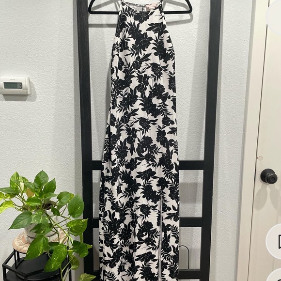 Fitted black & white flowered dress - Picture 1 of 2